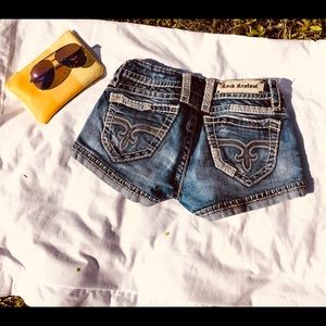 Any short rock revivals. Size 26